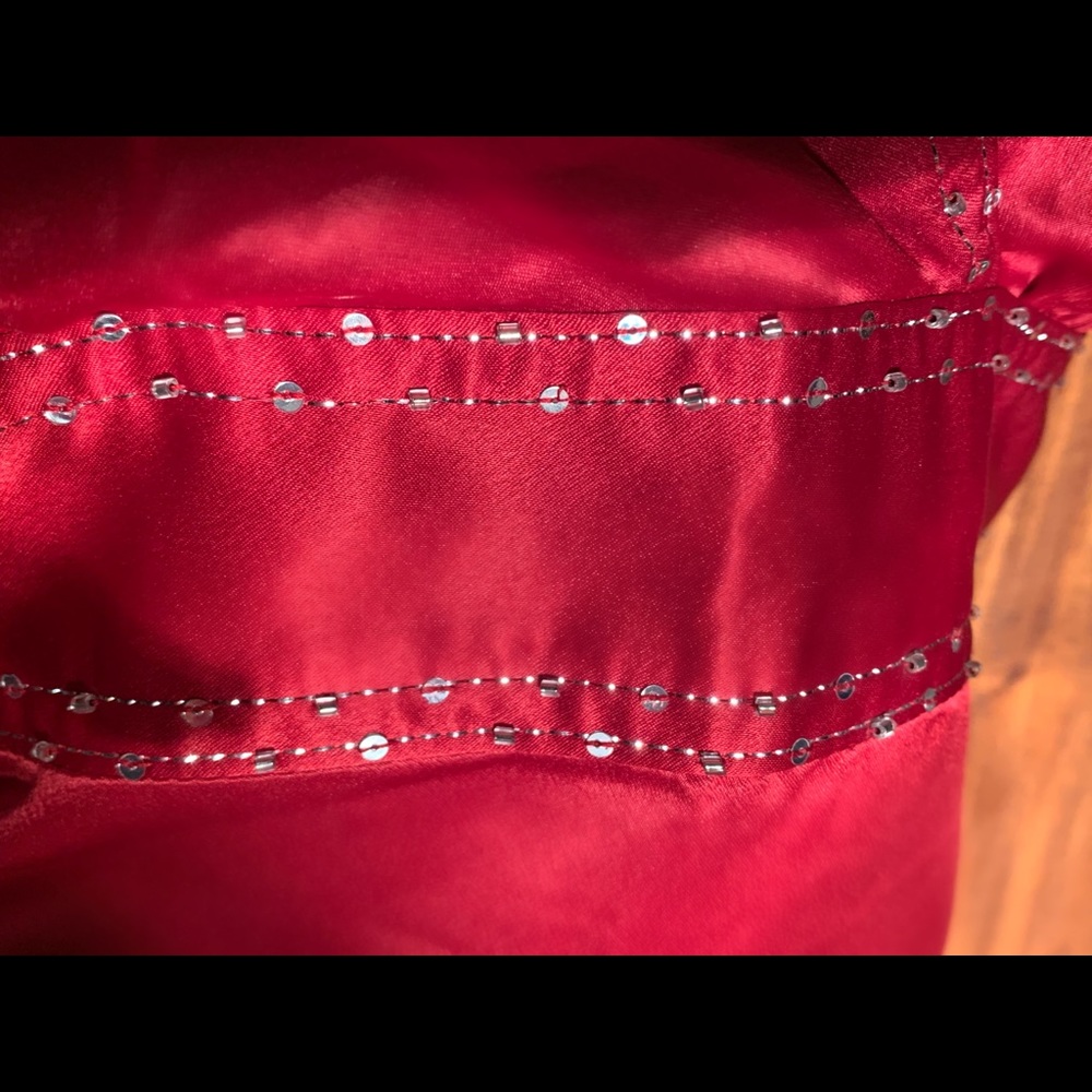 NWOT New York & Company Ruby Red Silky Embellished V-Neck Top 16 Fits like a 14. - Picture 6 of 9